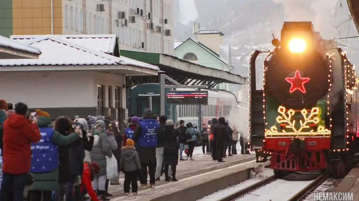 В Красноярск из Великого Устюга прибыл сказочный поезд Деда Мороза