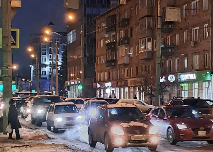 «Сейчас заплачу»: красноярцы встали в 9-балльные вечерние пробки