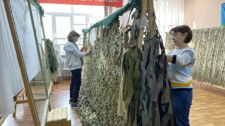 Волонтеры Красноярска отправят на фронт 18 маскировочных сетей