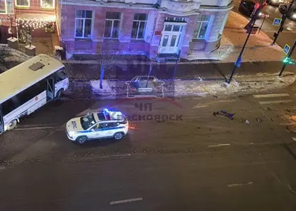 В центре Красноярска пробка из-за ДТП с автобусом на перекрёстке Мира — Диктатуры Пролетариата