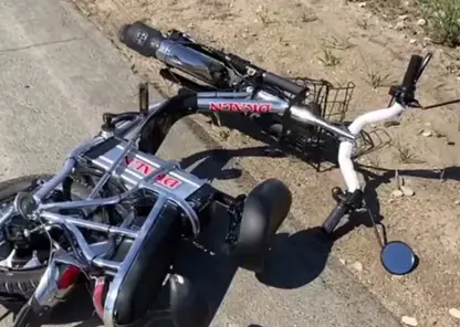 «TANK» сбил отца и дочь на электровелосипеде в Иркутской области. Инцидент попал на видео