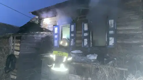 Женщина с ребенком погибли на пожаре в Красноярском крае