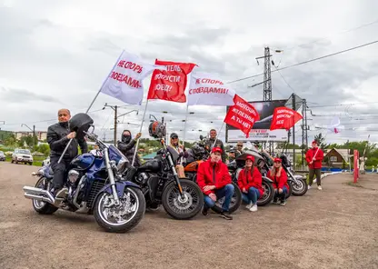 На Красноярской железной дороге Международный день безопасности на переездах поддержали красноярские байкеры