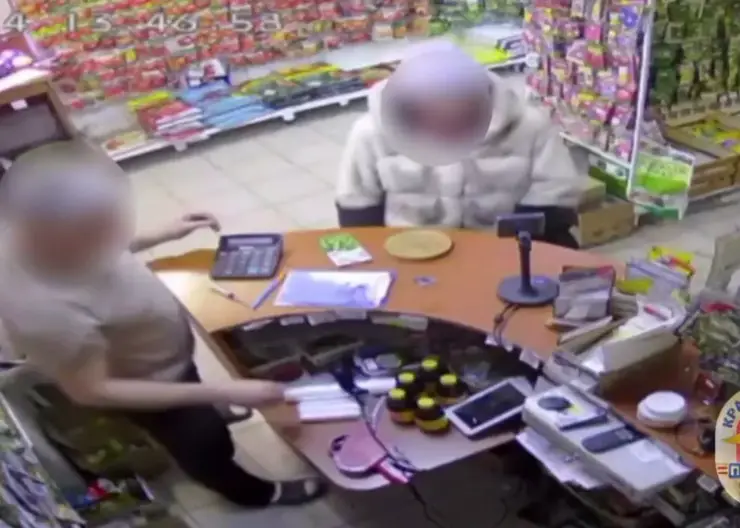 Найденная на улице чужая карта обернулась для пенсионерки из Красноярска уголовным делом