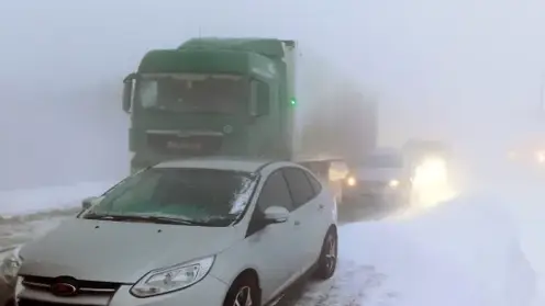 Трассу перекрыли на севере Красноярского края из-за сильной метели
