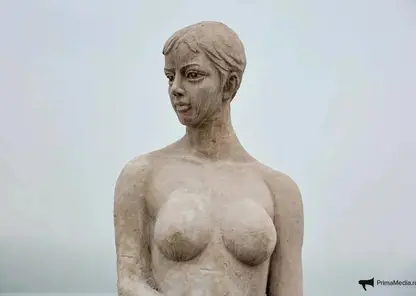 Жители Владивостока недовольны новой скульптурой Русалки из-за увеличенной груди