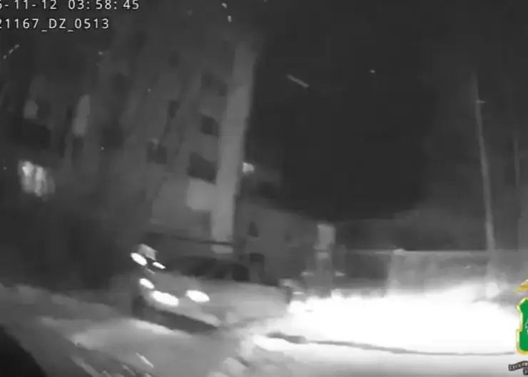 Лихач без прав протащил инспектора ДПС на двери автомобиля в Томской области