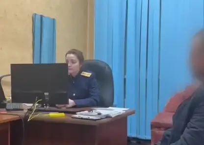 Следователи задержали мужчину, подозреваемого в избиении обидчиков сына стулом в Красноярске