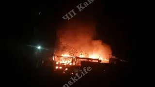 Крупный пожар в Канске: загорелся мебельный цех и гаражи Крупный пожар в Канске: загорелся мебельный цех и гаражи