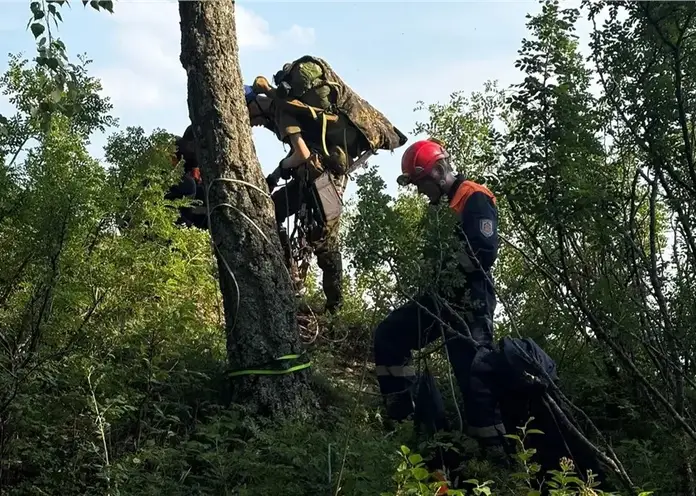 Сняли скалолаза, вывезли лодку с людьми: красноярские спасатели рассказали о недавних происшествиях с туристами