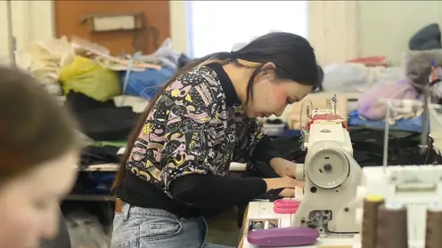 Студенты из Якутии шьют носилки для участников СВО