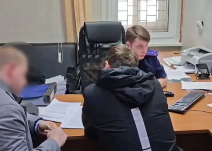 Экс-полицейский из Красноярска пойдет под суд за крупную взятку