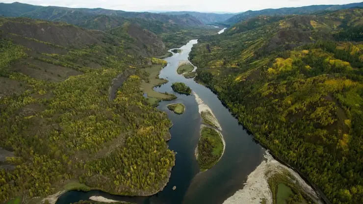 Женщина погибла и два человека пропали после опрокидывании судна в Туве