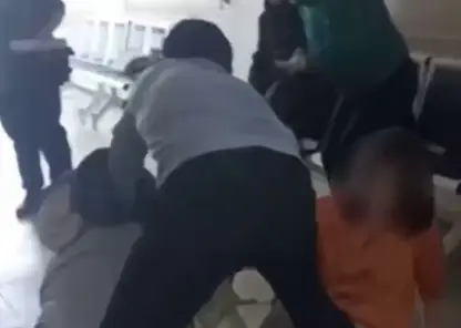 «По времени я пришла, она нет»: пациентки подрались в очереди в новосибирской женской консультации (видео)