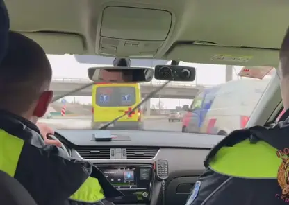 Сотрудник  ДПС вместе с медиками «скорой помощи» провели в Красноярске профилактический рейд «Маяк»