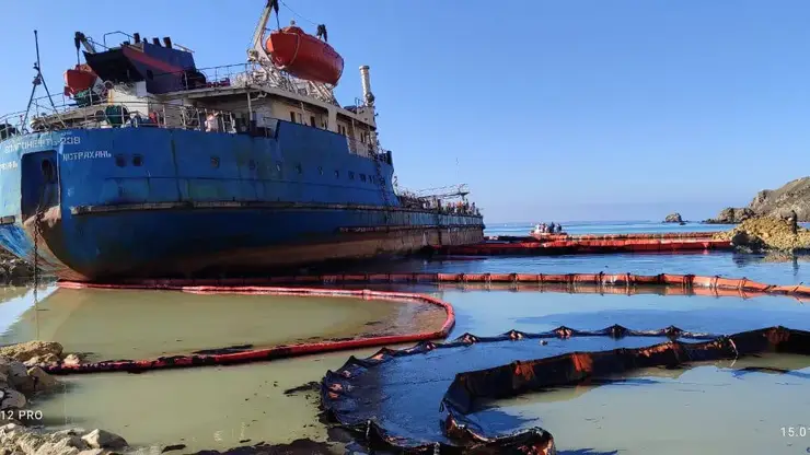 Красноярцы отказываются от отпуска на Чёрном море из-за разлива мазута