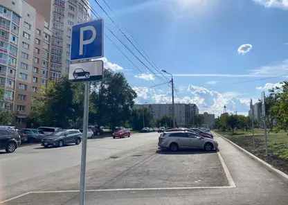 Дополнительную парковку обустроили рядом с новой поликлиникой на ул. Мате Залки в Красноярске