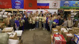 Михаил Котюков посетил краевой центр сбора гуманитарной помощи "Единой России"