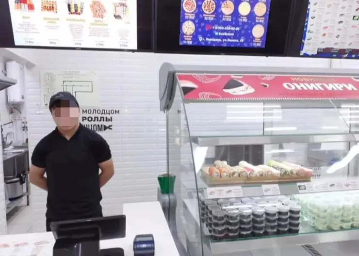 "Официальное трудоустройство нужно заслужить": в Красноярском крае бизнесмен взял на работу в кафе мигрантов