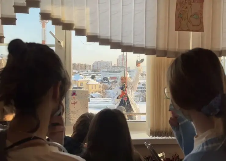 В Красноярском центре охраны материнства и детства побывал «новогодний десант»