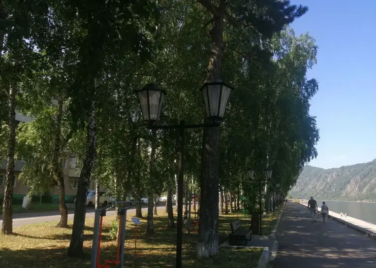 «Воспитывалась в строгости»: соседи рассказали о семье убитой 16-летней девушки из Дивногорска