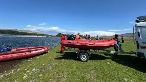Парашютист свалился в Енисей из-за сильного ветра в Тыве