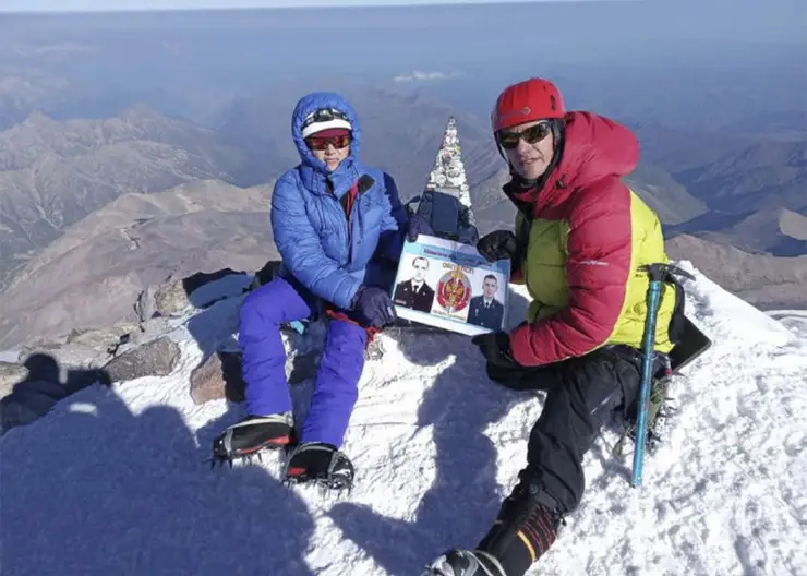 Полицейские из Кемеровской области покорили Эльбрус