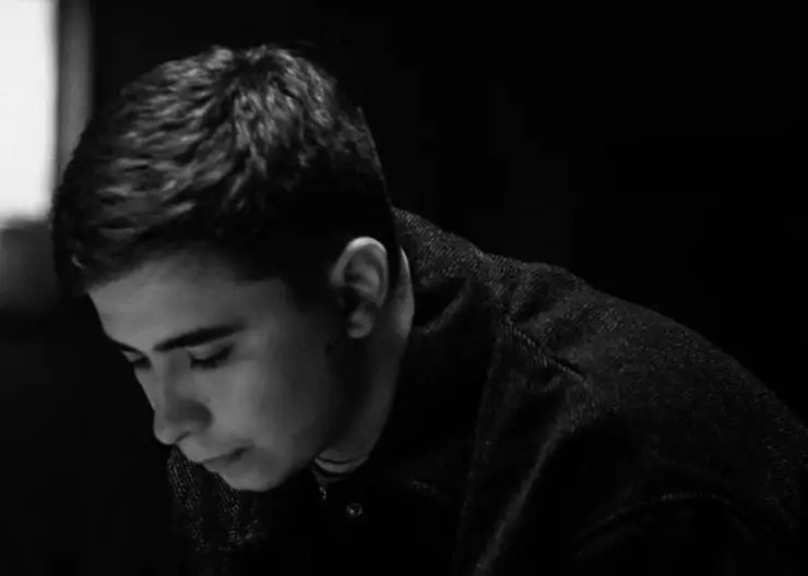 Рэпер Ramil' пообещал передать прибыль с концерта в Красноярске семье погибшей фанатки