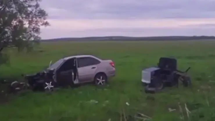 ДТП с шестью погибшими в Иркутской области: столкнулись «Лада Гранта» и самодельный трактор