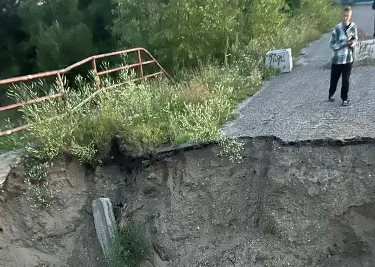 Дамба обрушилась в Енисейске