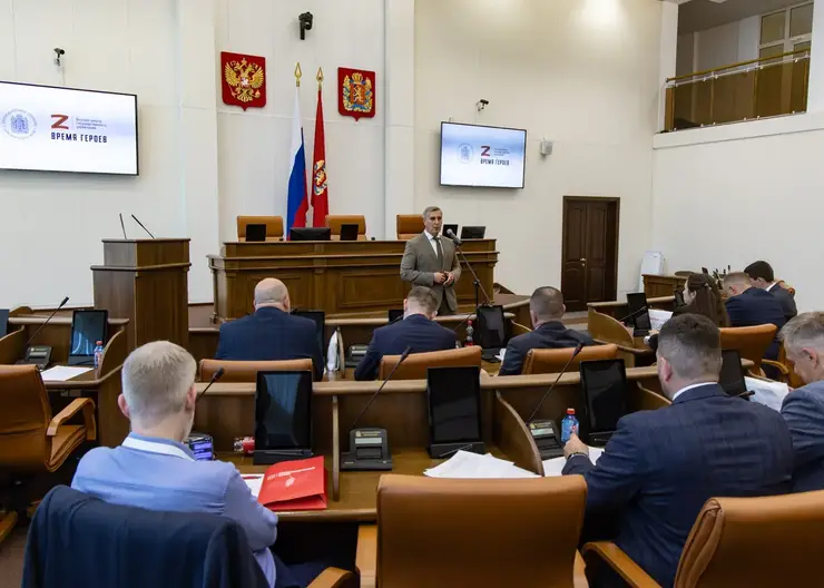 Краевые парламентарии встретились с участниками программы «Время героев»