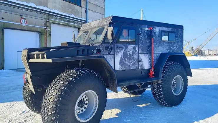 Богучанская ГЭС инвестирует в безопасность: новый вездеход для надежной работы гидросооружений