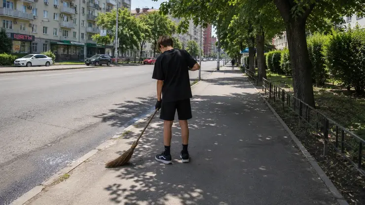 Почти пять тысяч подростков получат работу летом в Томской области