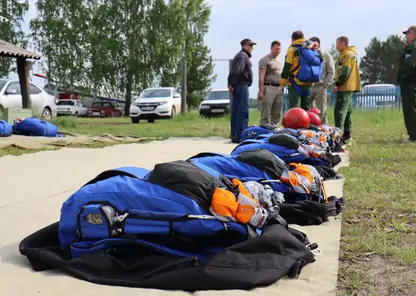 Лесной спецназ края испытал новые парашюты в небе над Тасеево