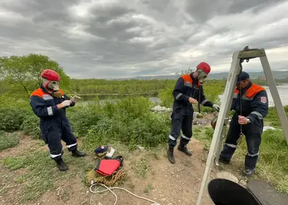 В Красноярске мужчина три дня не мог выбраться из коллектора