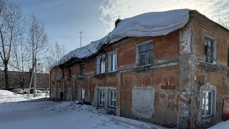 Крыша дома провалилась из-за накопившегося снега в кузбасском Прокопьевске