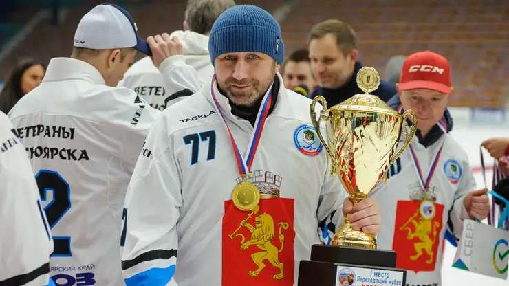Награждены победители кубка АО «Красмаш» по хоккею с мячом