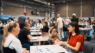 Красноярцам на ярмарке вакансий предложили работу с зарплатой до 300 тысяч рублей