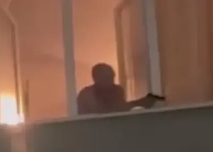 В Кемерове пьяный мужчина открыл огонь из пневматического пистолета из окна своей квартиры (видео)