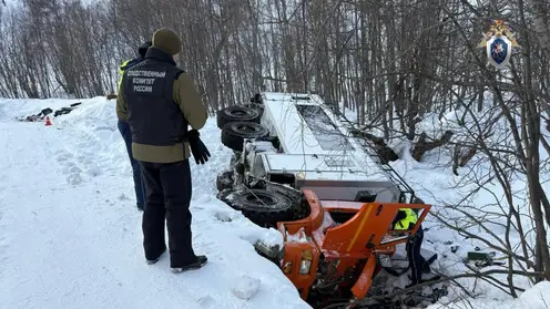 Десять человек пострадали при падении вахтового автобуса с моста в реку на Камчатке