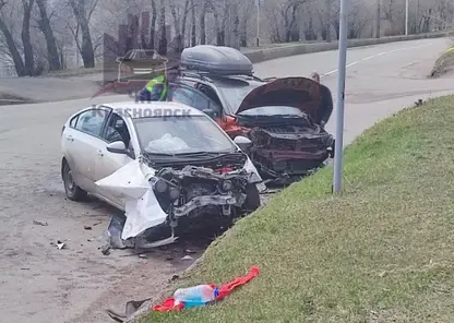 Водитель и пассажир Chevrolet пострадали в лобовом ДТП на улице Дубенского в Красноярске