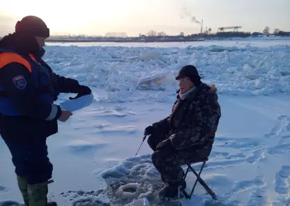 В Красноярском крае три рыбака отправились «покорять Енисей» на льдине