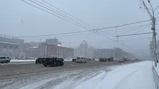 Новосибирск сковали пробки из-за снегопада и наледи