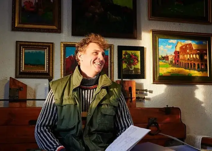 «Зритель должен быть неравнодушен». Художник Святослав Капралов рассказал о смысле искусства и своих мечтах