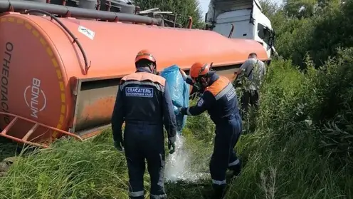 Перевозивший дизельное топливо бензовоз опрокинулся на трассе Ачинск – Боготол