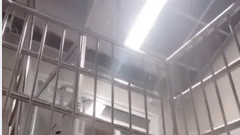 Потолок затопленной школы в Кемерове обрушился после прорыва труб