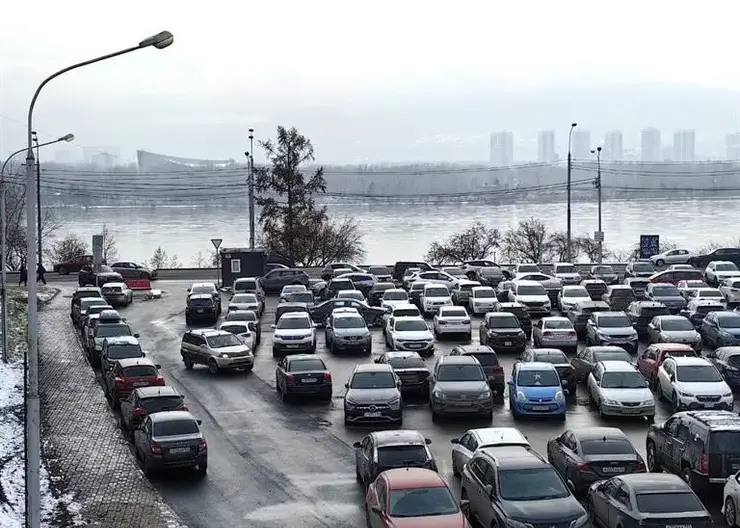 Новая платная парковка заработает в Красноярске возле Коммунального моста
