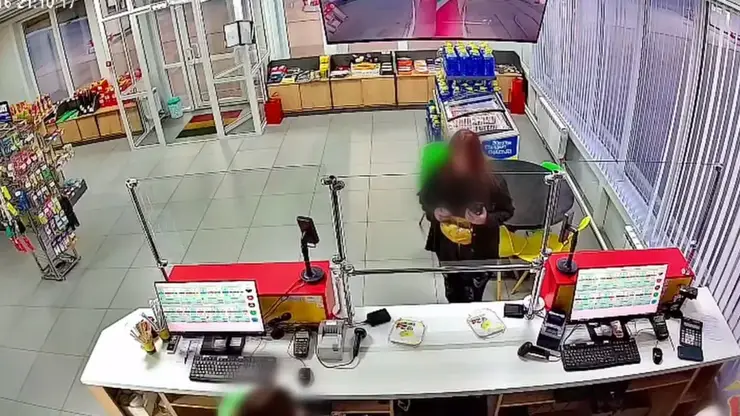 В Назарове девушка пыталась ограбить АЗС с муляжом «бомбы» под влиянием мошенников