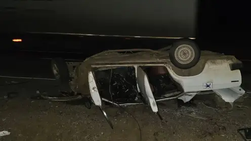 «Жигули» вылетели на встречку и столкнулись с фурой на трассе Иркутск-Чита. Погибли два человека