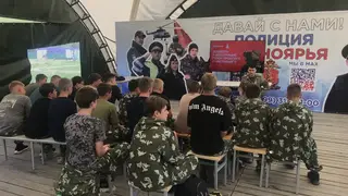 «Пробивались туда, где люди уже не надеялись на помощь»: красноярский боец СВО поделился личной историей со школьниками